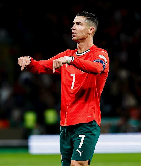 Ronaldo Portugal home jersey 2025